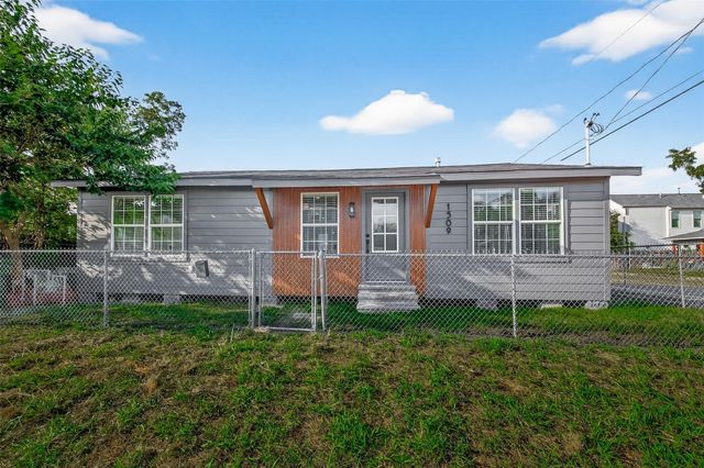 1509 Moody, Houston, TX, 77009