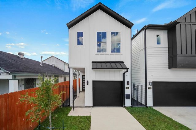 124 32nd, Houston, TX, 77018