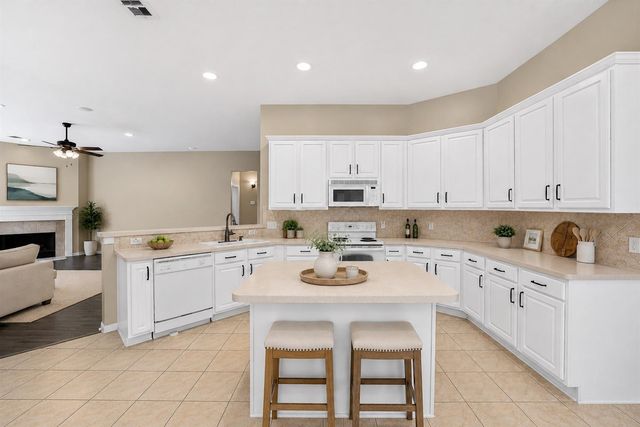 21323 Pebble Pine