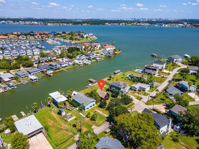 2124 Cove Park, Kemah TX 77565