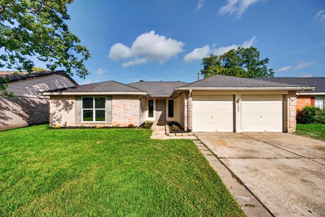  2402 Colonial Ridge Dr, Friendswood, TX 77546