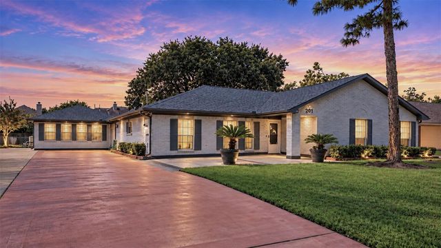 201 Amber Ln, League City, TX 77573