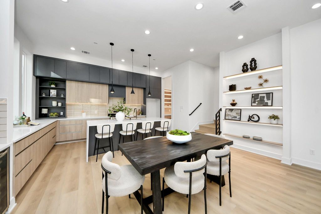 1601 W 25th Street, Houston, TX 77008 cover photo. Doors Open Tour advertisement.