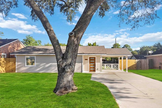  8411 Botany Ln, Houston, TX 77075