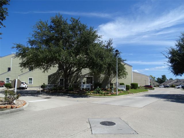  127 April Point Dr S, Conroe, TX 77356