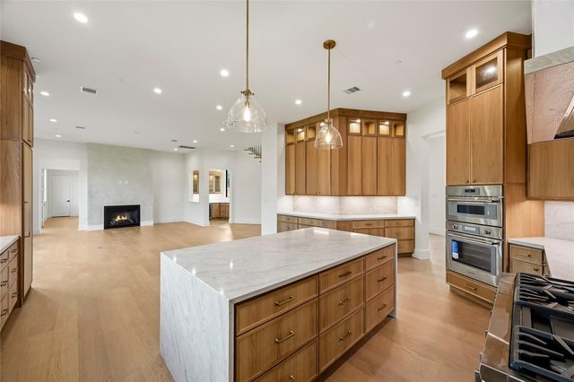  7907 S Villa Cir, Hilshire Village, TX 77055