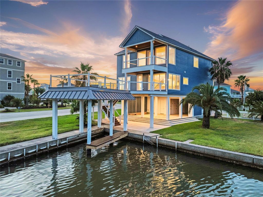 243 Bamaku Bnd, Tiki Island, TX 77554 cover photo. Doors Open Tour advertisement.