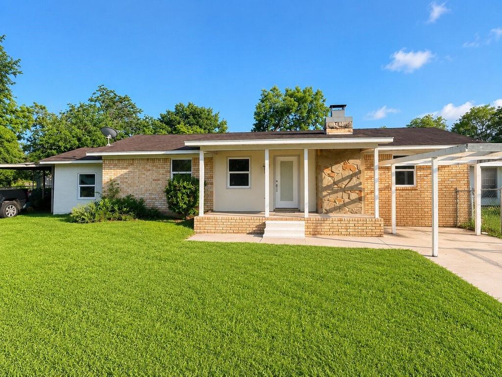 513 W Texas St, Brazoria, TX 77422 cover photo. Doors Open Tour advertisement.