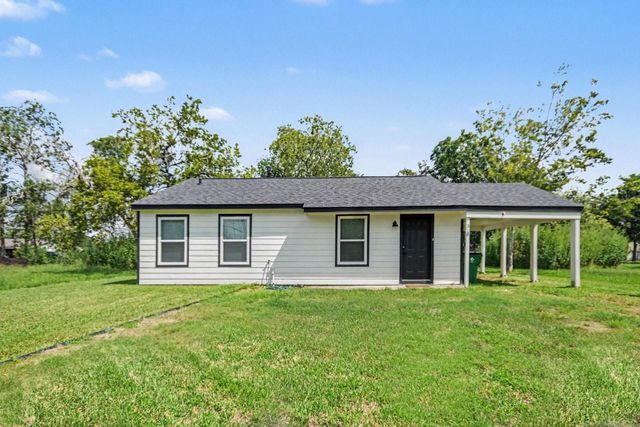  318 N Columbia St, Angleton, TX 77515