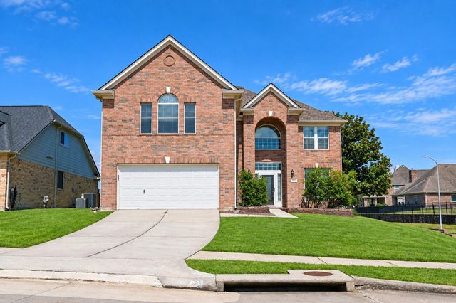  122 Marina Oaks Dr, Kemah, TX 77565