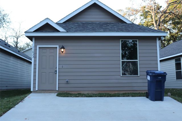  11633 Vistawood St, Willis, TX 77318