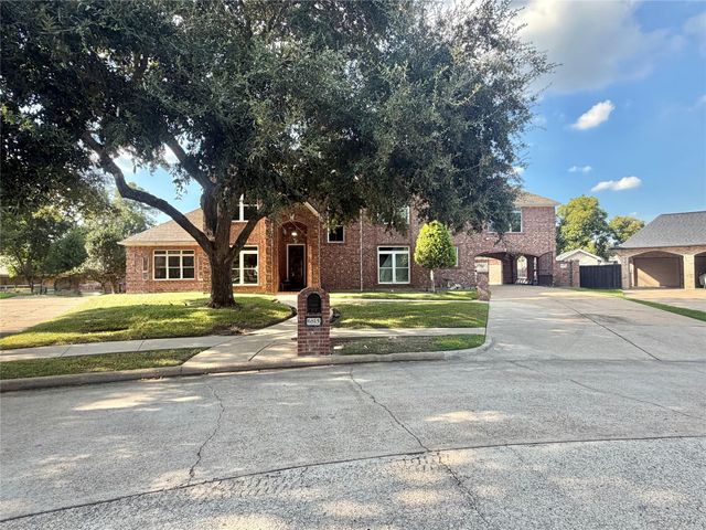  6815 Cedar Point Dr, Pasadena, TX 77505