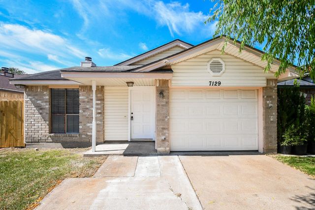 7129 Village Lake