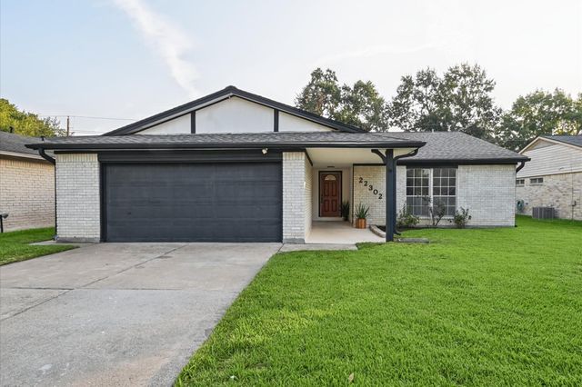 22302 Red River