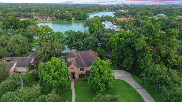 702 Piedmont St, Sugar Land, TX 77478
