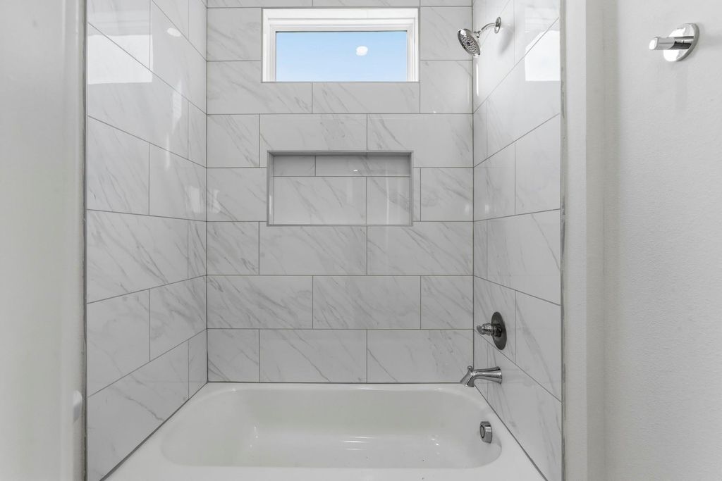 Camden · Guest bath · 5317 Lambeth Riverside Drive / 5315 Lambeth Riverside Drive