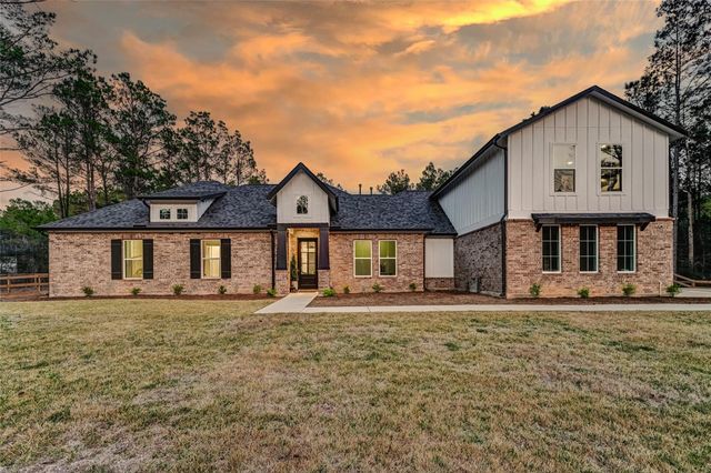  15640 Forest Grove Dr, Willis, TX 77378