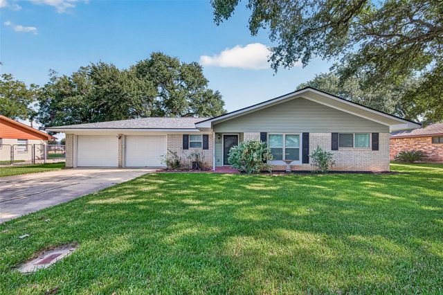  1405 Ladelle St, Wharton, TX 77488