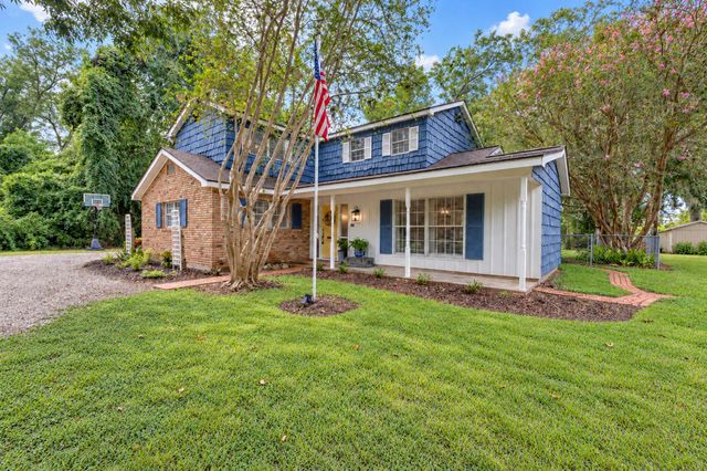 524 Oak, Lake Jackson TX 77566
