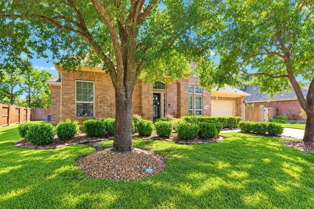  12009 Cedar Creek Dr, Pearland, TX 77584