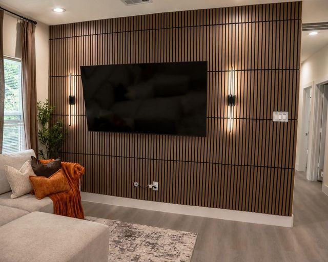 6743 Madrid, Houston, TX, 77021