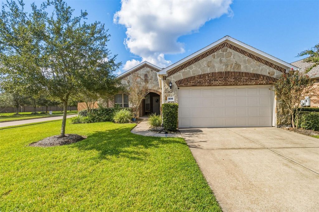 1546 Tuscan Village Dr, League City, TX 77573 cover photo. Doors Open Tour advertisement.