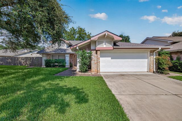  2215 Brook View Ln, Sugar Land, TX 77479