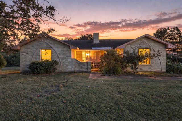 815 County Road 32, Angleton, TX, 77515