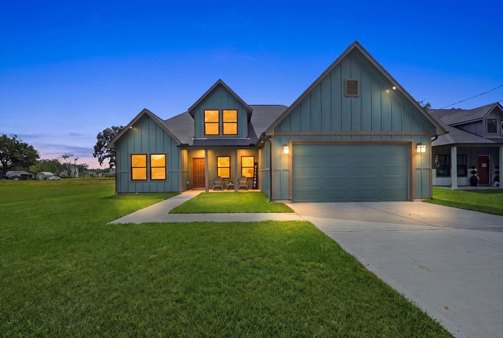 614 Austin St, West Columbia, TX 77486 cover photo. Doors Open Tour advertisement.