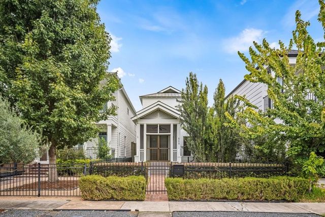 509 26th, Houston TX 77008