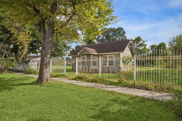 7912 Brays, Houston, TX, 77012