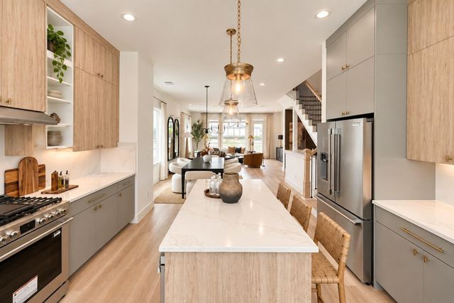  511 Hillwood Heights Dr, Houston, TX 77091