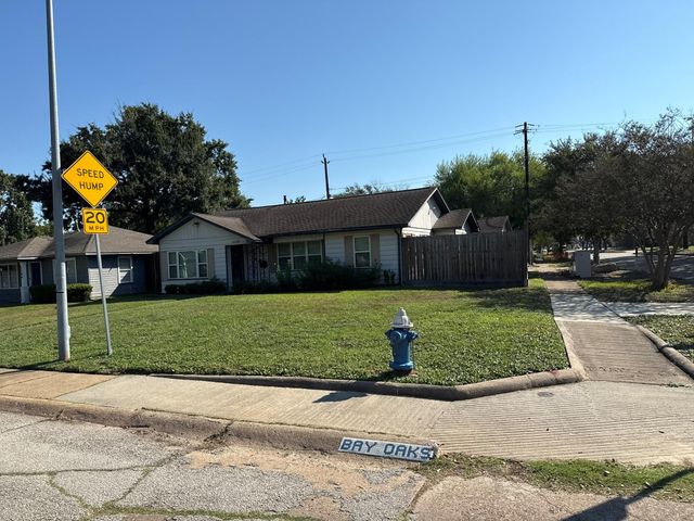 1102 Bay Oaks, Houston TX 77008