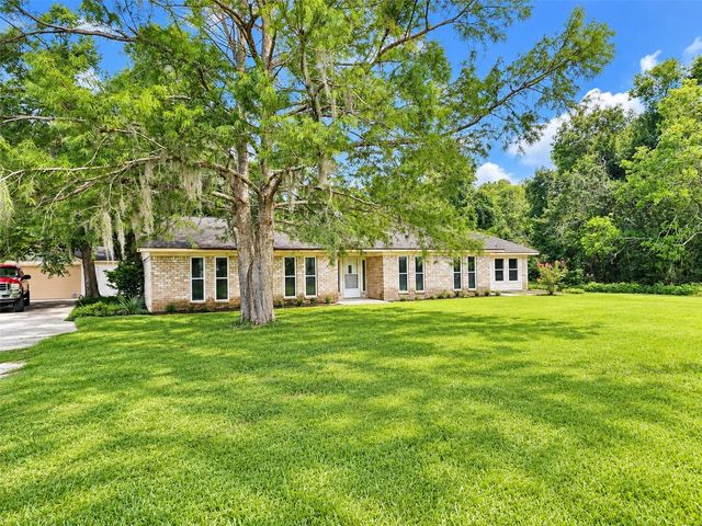 132 Otter, Lake Jackson TX 77566