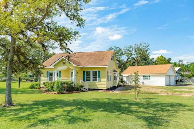 402 Goliad St CR 821, Clute, TX, 77531