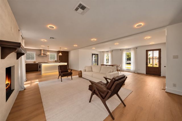  10111 Kerrwood Ln, Houston, TX 77080