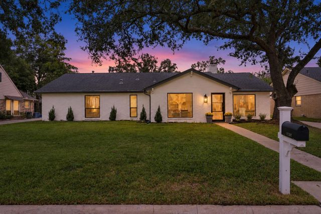  11307 Valley Spring Dr, Houston, TX 77043