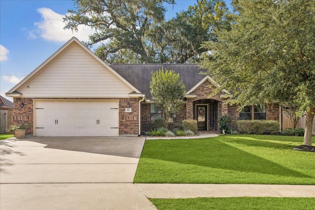 105 Blue Jay Dr, Richwood, TX 77566