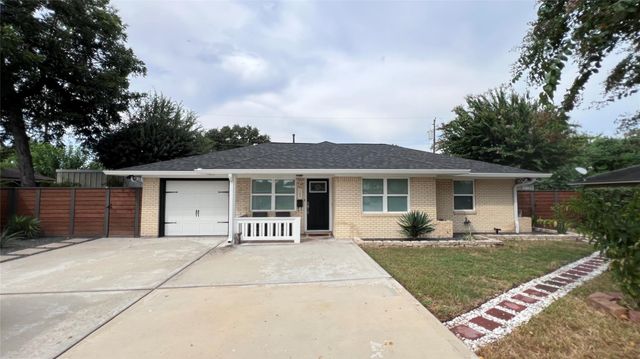 105 Rocky Creek, Houston, TX, 77076