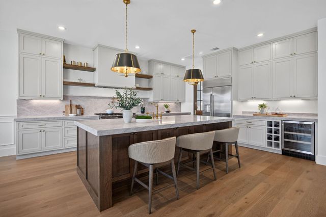  1726 Saxon Dr, Houston, TX 77018
