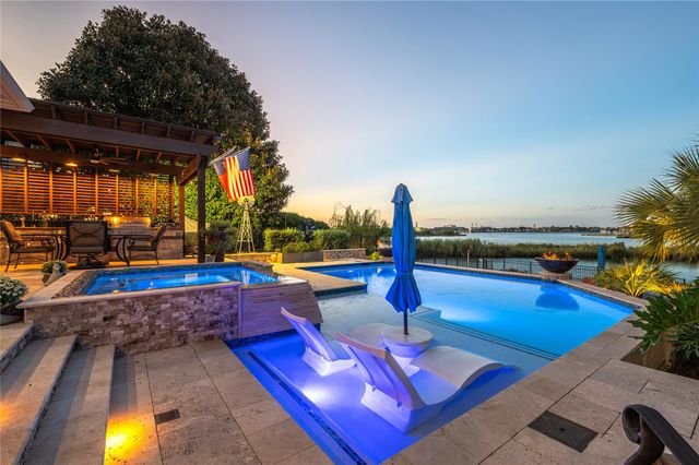  856 Signature Cv, League City, TX 77573