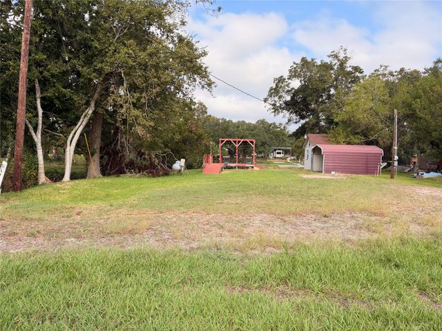 86 Lillian, Sargent, TX, 77414