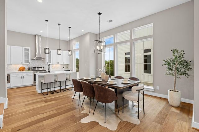  1175 W 19th St, Houston, TX 77008