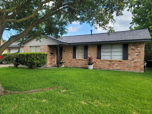129 Mulberry, Lake Jackson TX 77566