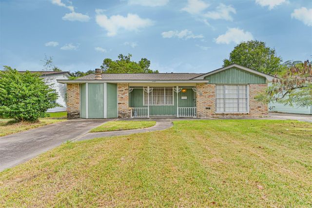 128 Forest Oaks, Lake Jackson, TX, 77566