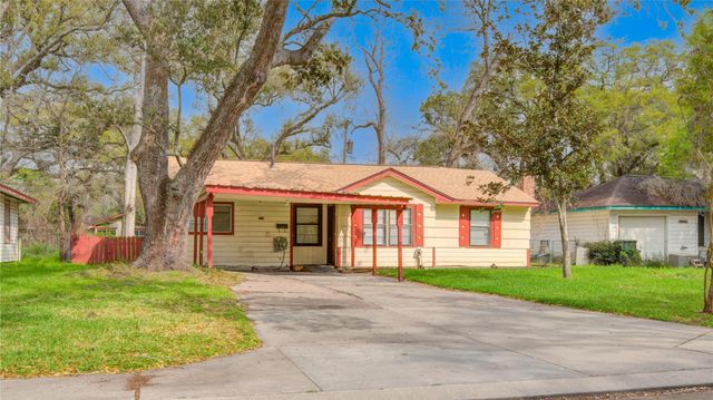 215 Cypress, Lake Jackson, TX, 77566