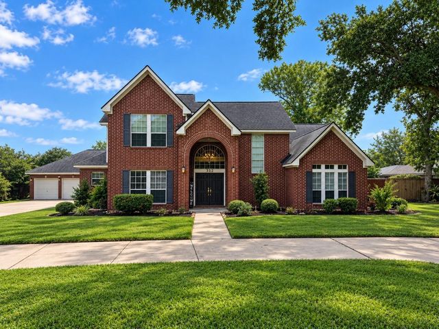 312 Timbercreek Dr, Lake Jackson, TX 77566