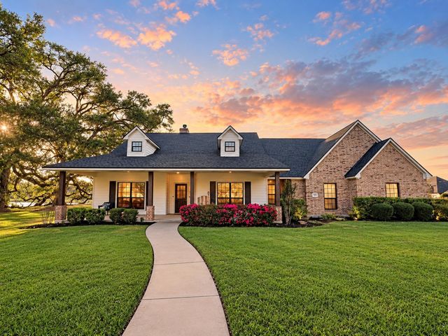 905 Enchanted Oaks, Angleton, TX, 77515