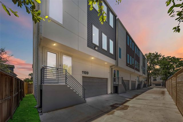 1115 21st, Houston, TX, 77008